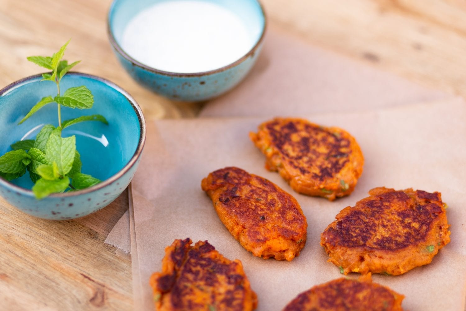 Uitgelichte afbeelding voor "Zoete-aardappelkoekjes met zure room saus"