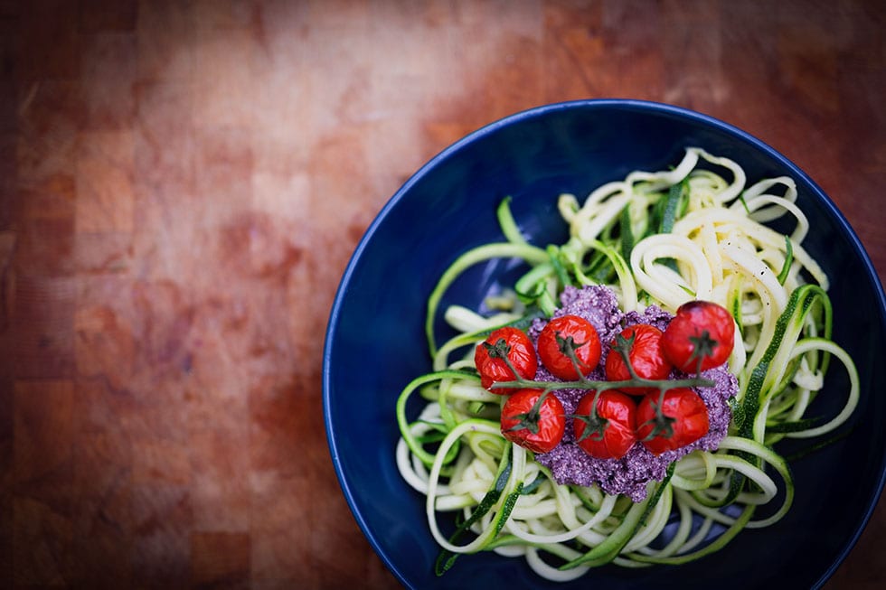 Uitgelichte afbeelding voor “Courgette spaghetti met olijvenpaté (koolhydraatarm)”