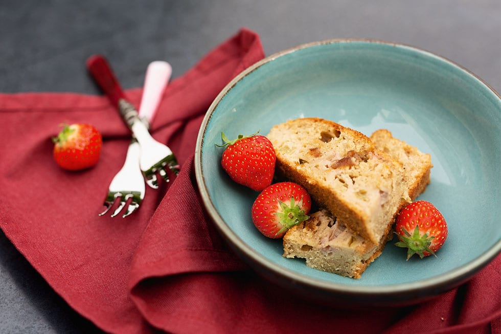 Uitgelichte afbeelding voor “Smeuïge yoghurtcake met rabarber”