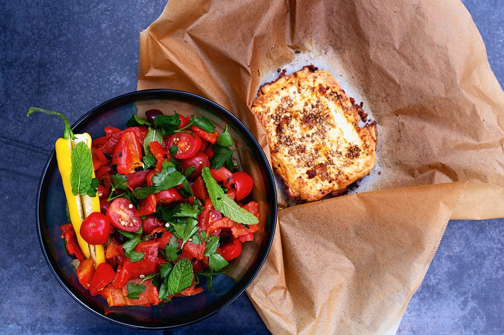 Uitgelichte afbeelding voor "Feta uit de oven met geroosterde paprika en olijven"