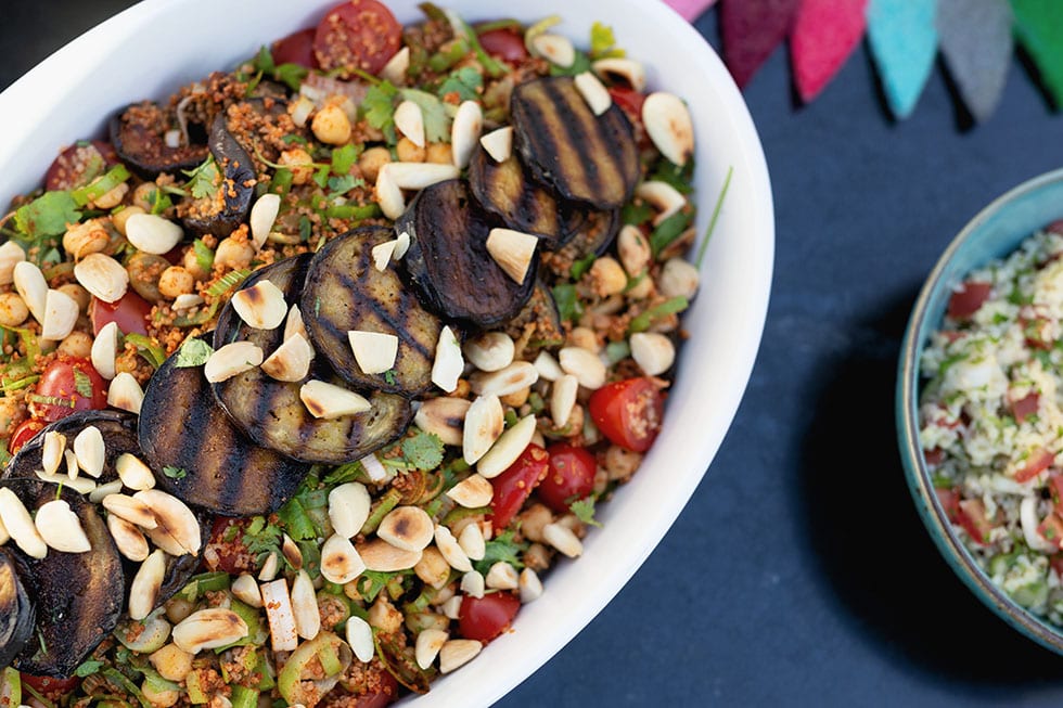 Uitgelichte afbeelding voor “Kikkererwtensalade met aubergine en amandelen”