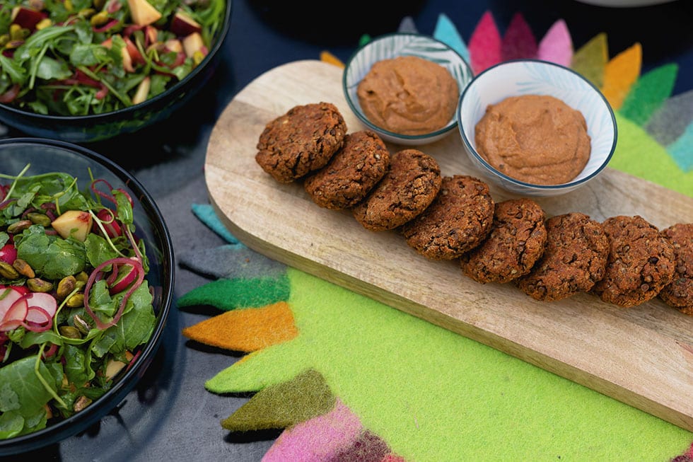 Uitgelichte afbeelding voor "Linzenburger met yoghurt-tahinsaus"