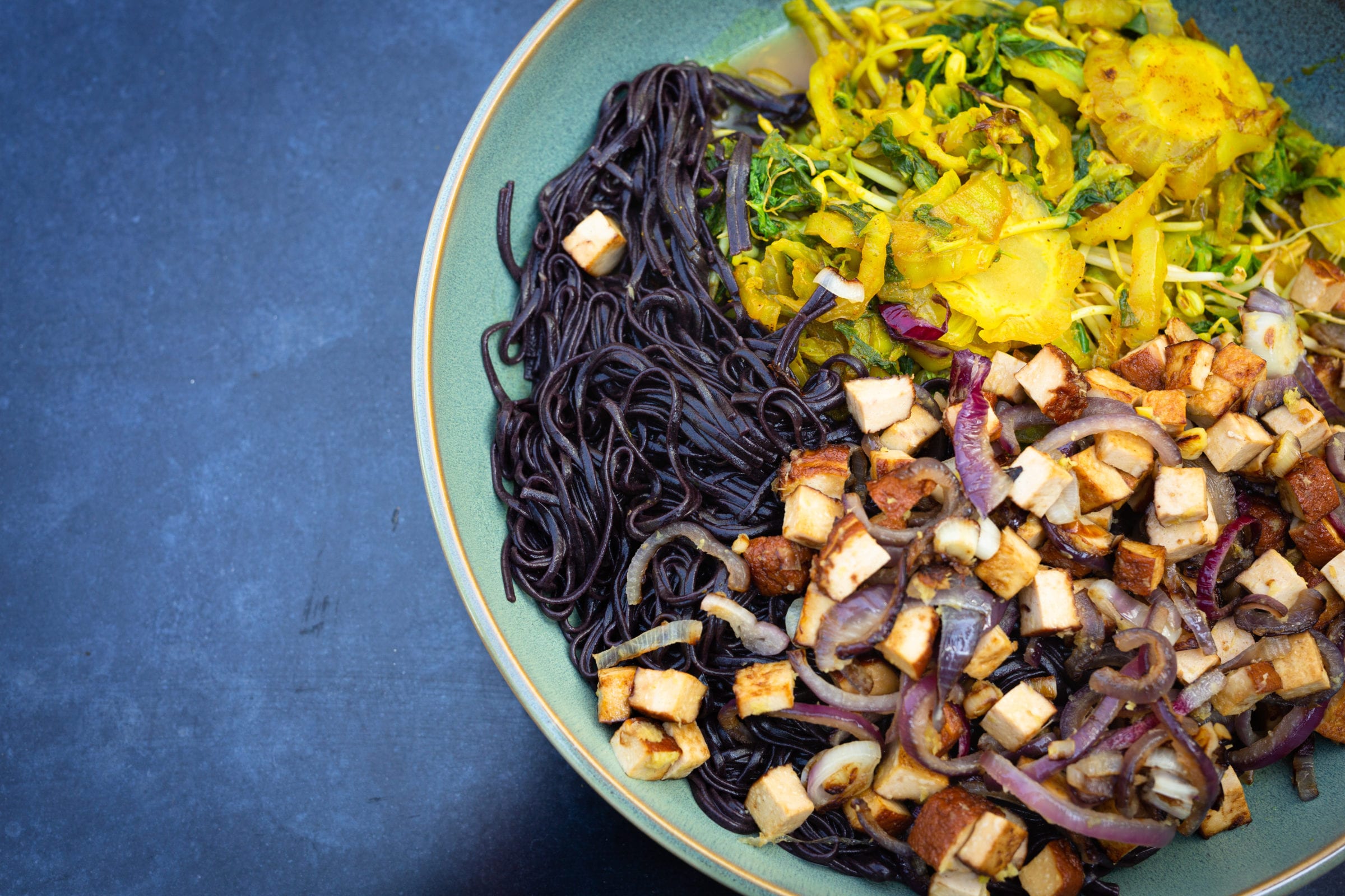 Uitgelichte afbeelding voor "Gerookte tofu met Chinese kool en taugé"