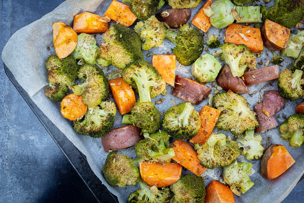 Uitgelichte afbeelding voor "Geroosterde broccoli met zoete aardappel"